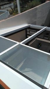 Techo de vidrio para la instalación de toldos motorizados y electricos